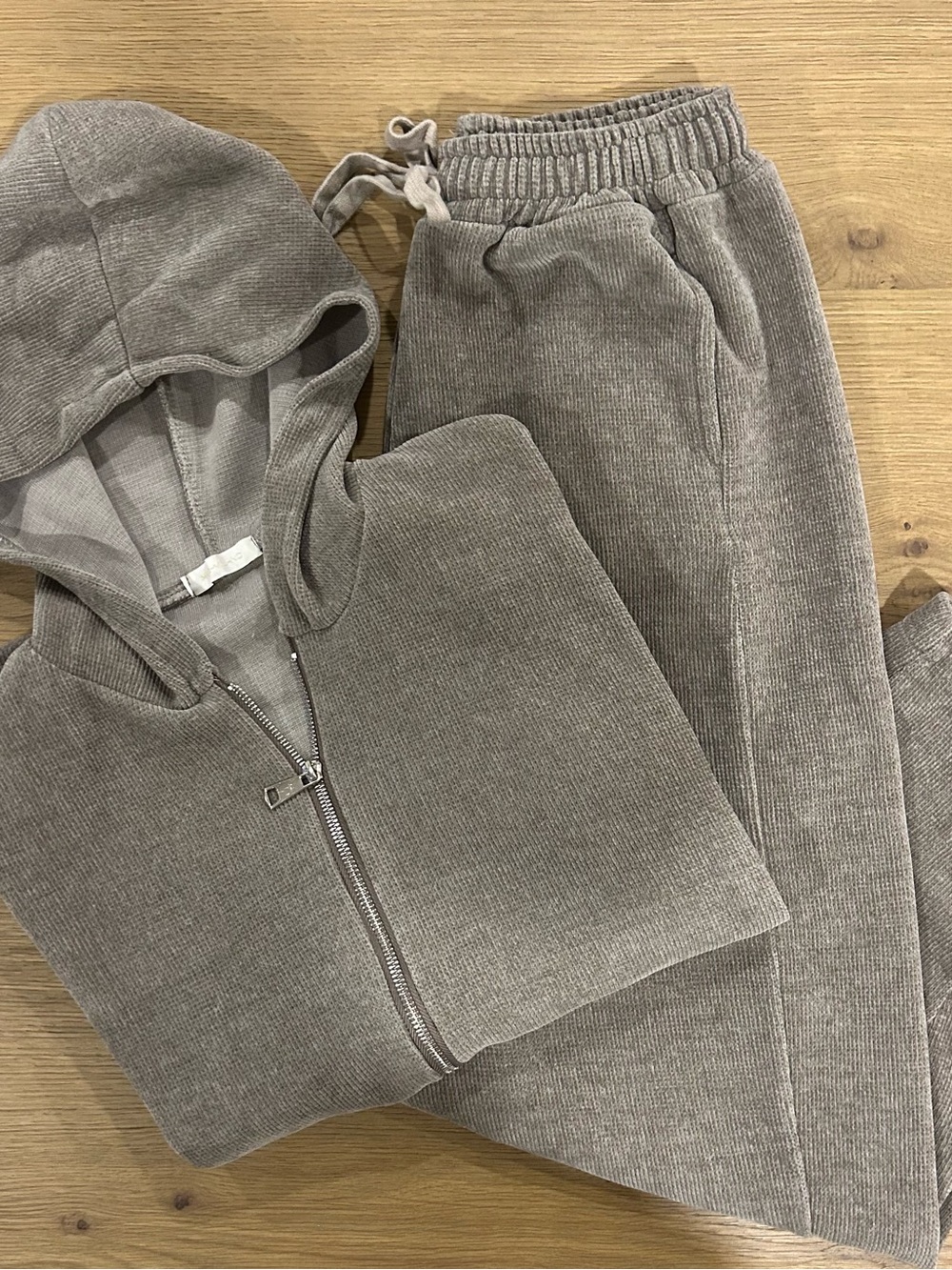Milio Milano Lounge Set 
Zip Hoodie & Wide Leg Pant